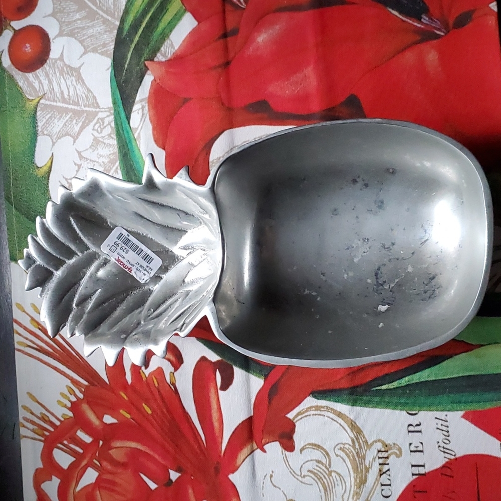 Mariposa Pineapple Heavy Centerpiece Serving Dish